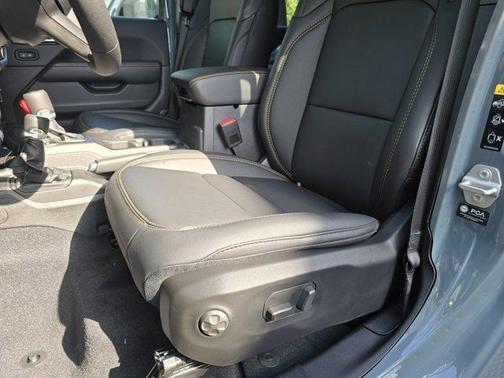 2025 Jeep Gladiator High Tide