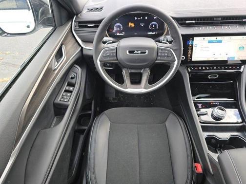 2026 Jeep Grand Cherokee Altitude