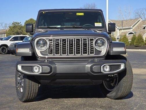 Granite Crystal Metallic Clearcoat 2026 Jeep Wrangler Sahara