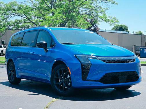 Hydro Blue Pearlcoat 2027 Chrysler Pacifica Limited