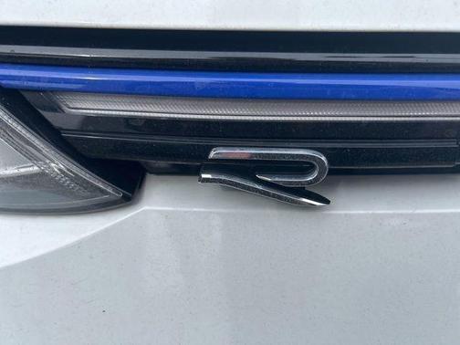 2024 Volkswagen Golf R 2.0T Manual