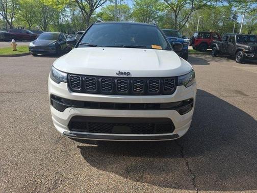 Bright White Clearcoat 2024 Jeep Compass Limited