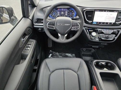 2025 Chrysler Pacifica L
