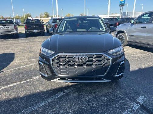2023 Audi Q5 45 S line Prestige