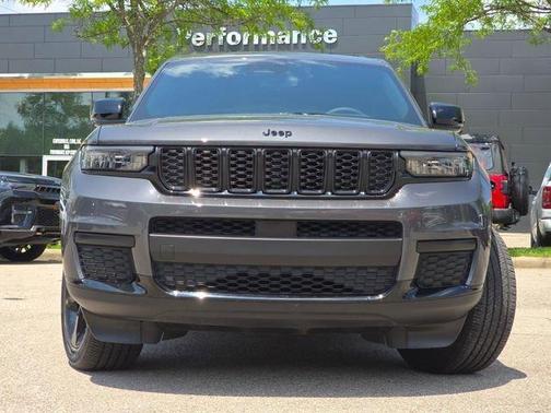 Baltic Gray Metallic Clearcoat 2024 Jeep Grand Cherokee L Altitude