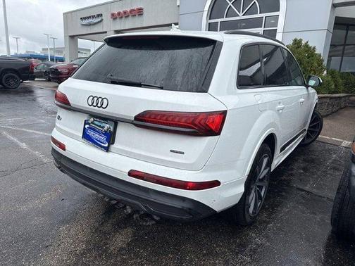 2022 Audi Q7 55 Premium Plus