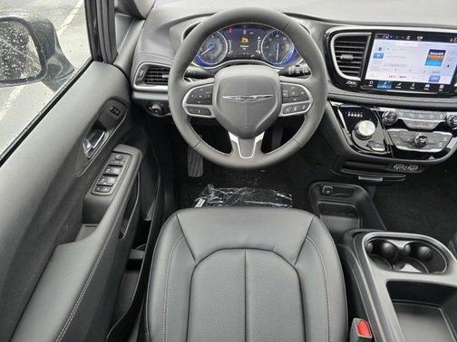 2025 Chrysler Pacifica L