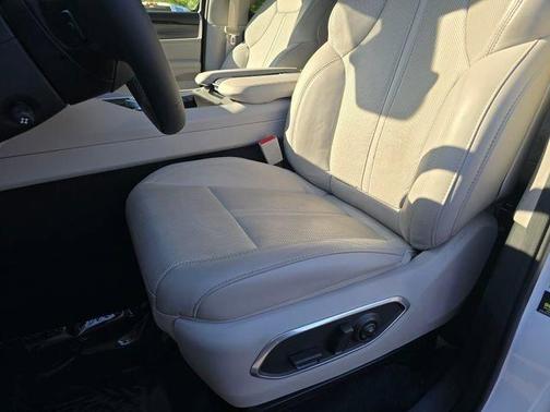 Bright White Clearcoat 2024 Jeep Wagoneer Series II