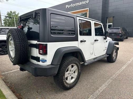 Bright White Clearcoat 2017 Jeep Wrangler Unlimited Sport