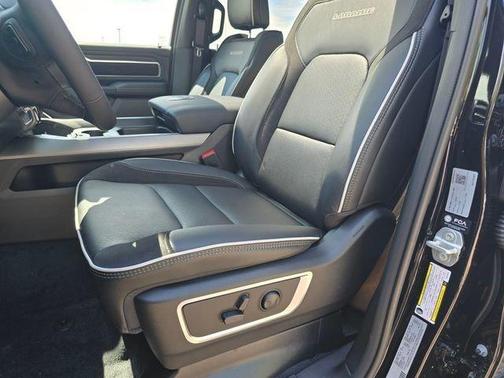 Diamond Black Crystal Pearlcoat 2026 RAM 1500 Laramie