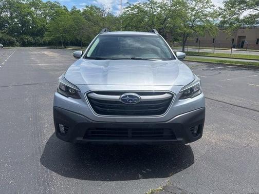 Ice Silver Metallic 2020 Subaru Outback Premium