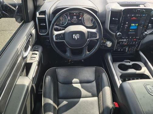 Diamond Black Crystal Pearlcoat 2023 RAM 1500 Laramie