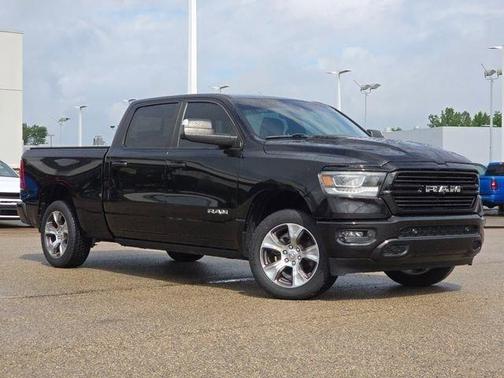 Diamond Black Crystal Pearlcoat 2023 RAM 1500 Laramie
