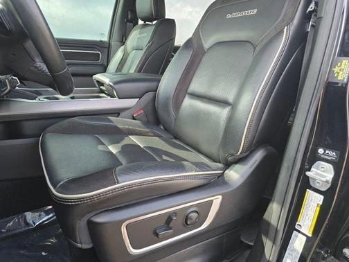 Diamond Black Crystal Pearlcoat 2023 RAM 1500 Laramie