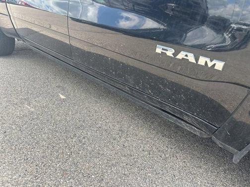 Diamond Black Crystal Pearlcoat 2023 RAM 1500 Laramie
