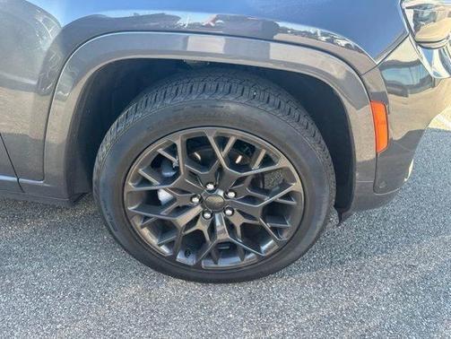 Baltic Gray Metallic Clearcoat 2025 Jeep Grand Cherokee Summit