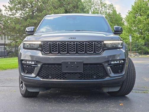 Baltic Gray Metallic Clearcoat 2025 Jeep Grand Cherokee Summit