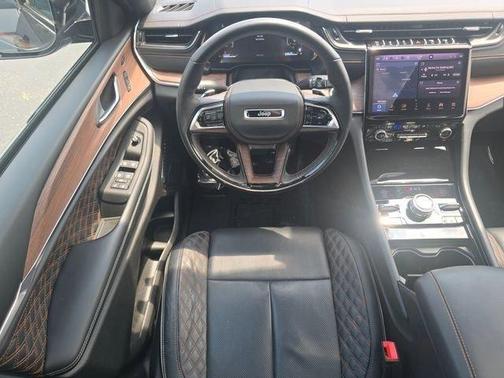 Baltic Gray Metallic Clearcoat 2025 Jeep Grand Cherokee Summit