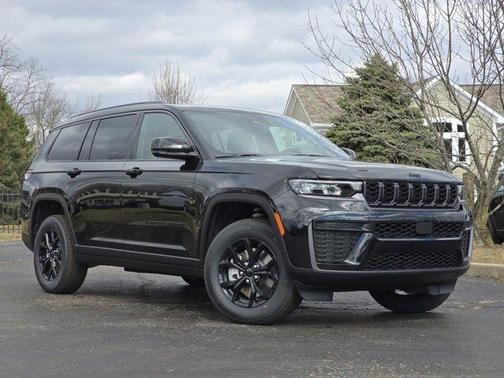 Diamond Black Crystal Pearlcoat 2026 Jeep Grand Cherokee L Laredo
