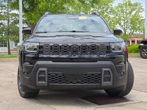 Diamond Black Crystal Pearlcoat 2026 Jeep Cherokee Overland