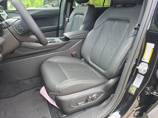 Diamond Black Crystal Pearlcoat 2026 Jeep Cherokee Overland