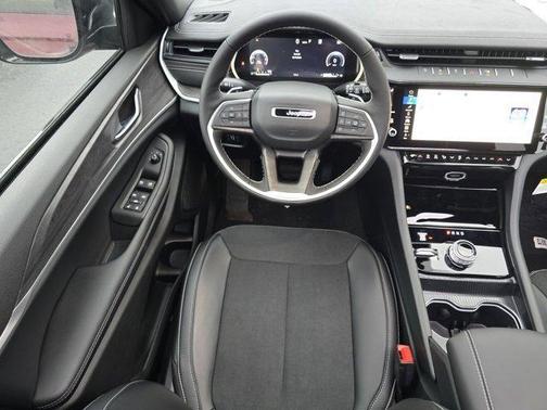 2026 Jeep Grand Cherokee Altitude