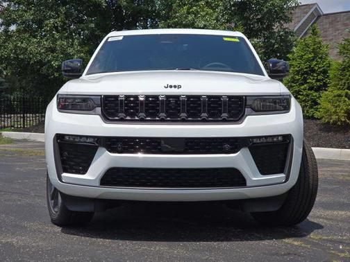 Bright White Clearcoat 2026 Jeep Grand Cherokee Limited