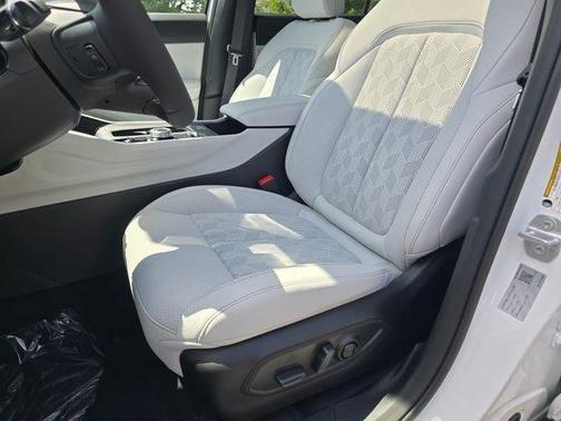 Bright White Clearcoat 2026 Jeep Cherokee Overland