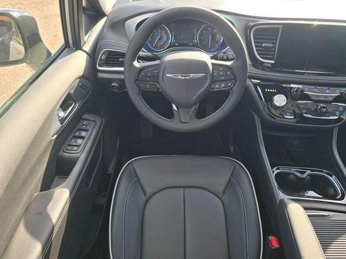 Silver Mist Clearcoat 2026 Chrysler Pacifica Limited