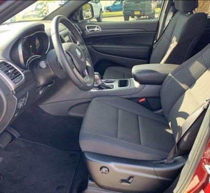 Photo 4 of 10 of 2021 Jeep Grand Cherokee Laredo E