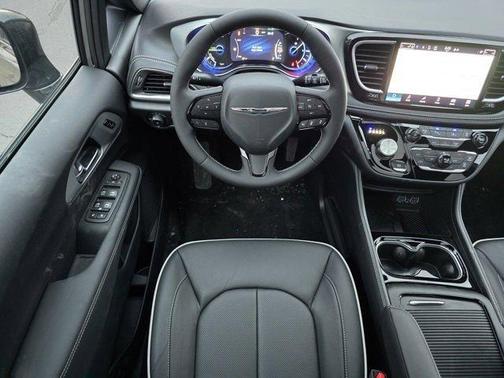 2025 Chrysler Pacifica Hybrid Premium S Appearance Pkg