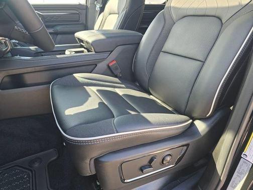 Diamond Black Crystal Pearlcoat 2026 RAM 1500 Limited
