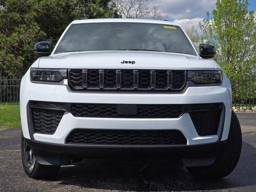 Bright White Clearcoat 2026 Jeep Grand Cherokee L Laredo
