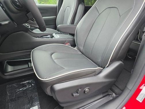 Pr6 2027 Chrysler Pacifica Limited