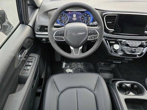 2025 Chrysler Pacifica L