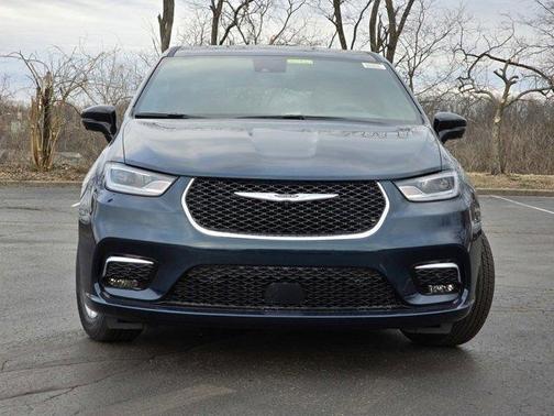 2025 Chrysler Pacifica L