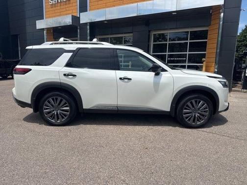Pearl White Tricoat 2024 Nissan Pathfinder SL