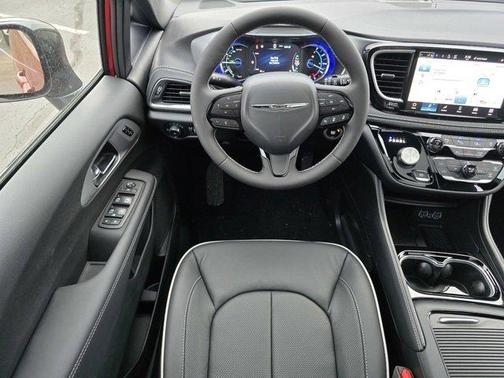 2025 Chrysler Pacifica Hybrid Premium S Appearance Pkg