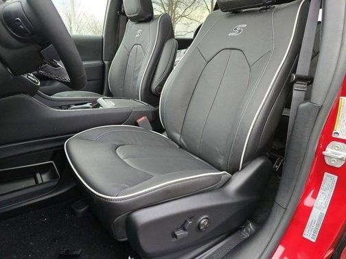2025 Chrysler Pacifica Hybrid Premium S Appearance Pkg