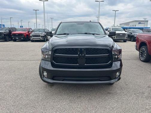 Brilliant Black Crystal Pearlcoat 2017 RAM 1500 Express