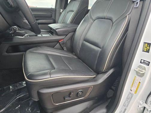 Ivory White Tri-Coat Pearlcoat 2024 RAM 1500 Limited