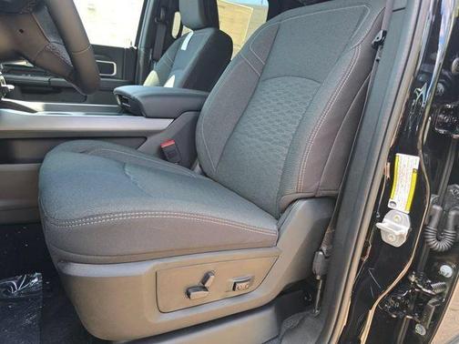 Diamond Black Crystal Pearlcoat 2026 RAM 2500 Big Horn