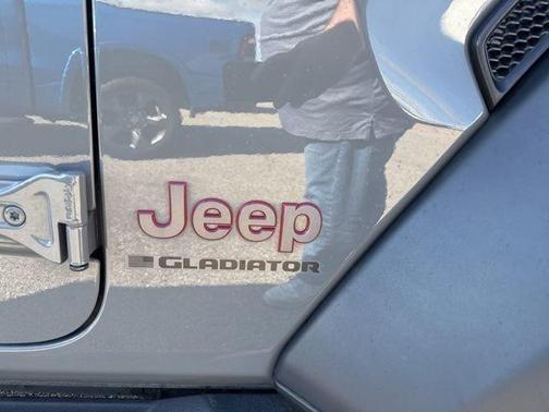 Sting-Gray Clearcoat 2023 Jeep Gladiator Rubicon