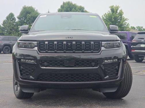 Diamond Black Crystal Pearlcoat 2026 Jeep Grand Cherokee Limited