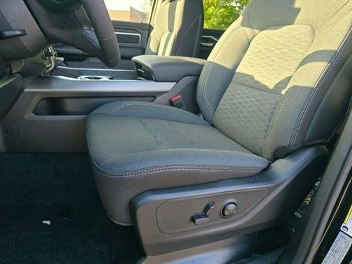 Diamond Black Crystal Pearlcoat 2026 RAM 1500 Big Horn/Lone Star