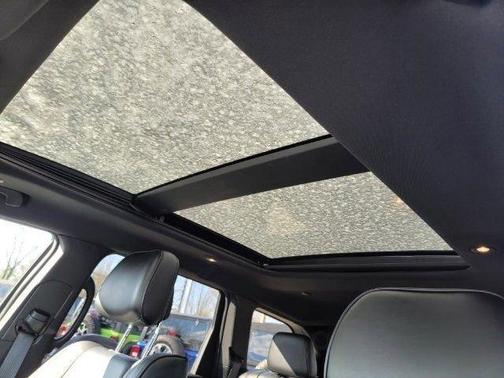 Photo 2 of 27 of 2019 Jeep Grand Cherokee Altitude
