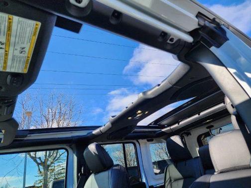 2023 Jeep Wrangler Altitude