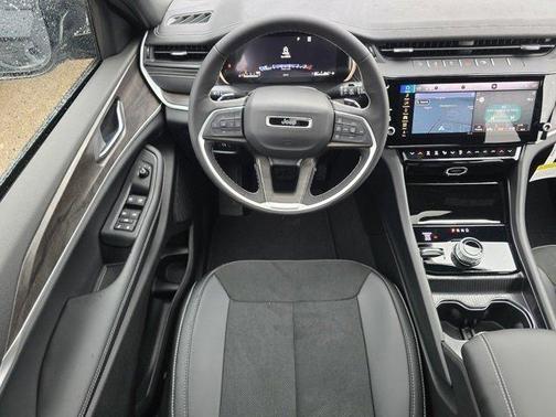 2026 Jeep Grand Cherokee Altitude