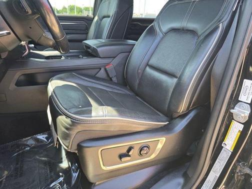 Diamond Black Crystal Pearlcoat 2020 RAM 1500 Limited
