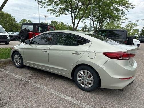 Mineral Beige Pearl 2017 Hyundai ELANTRA SE